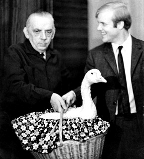 Per Enflo receives a goose from Staniław Mazur